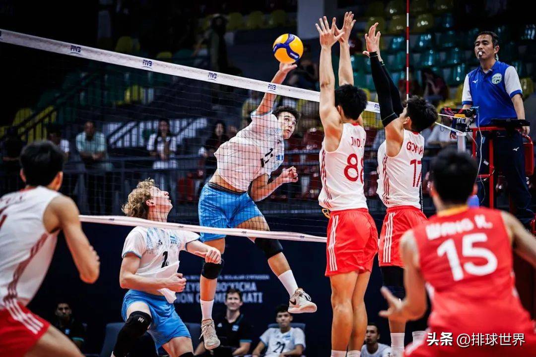 皖南山猫队险胜漠南雄鲨队，高尔夫公开赛上演关键失误成转折！团队防守值得称道的简单介绍