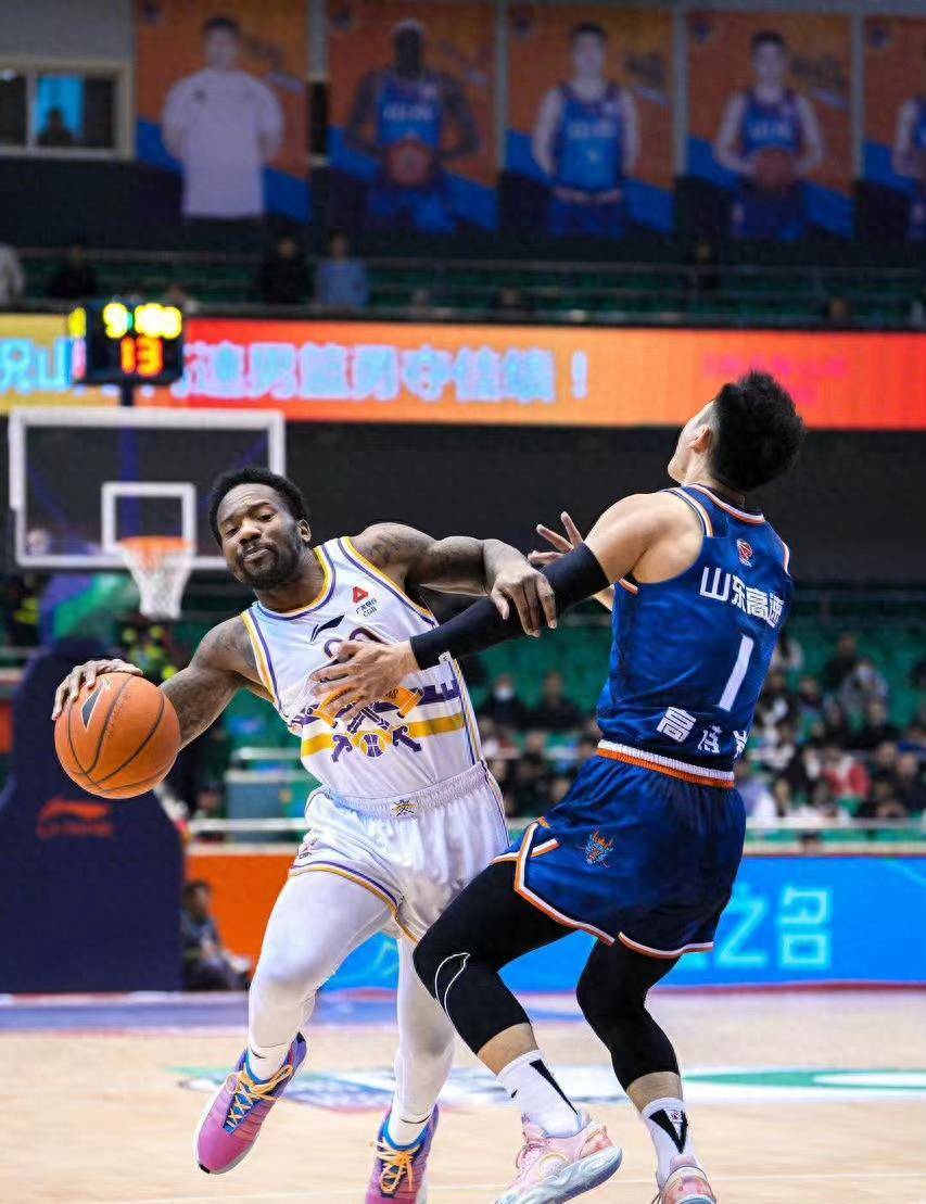 山东泰山发布备战花絮；冲刺阶段门线救险；CBA常规赛任务艰巨；官宣口径保持一致的简单介绍-爱游戏体育app