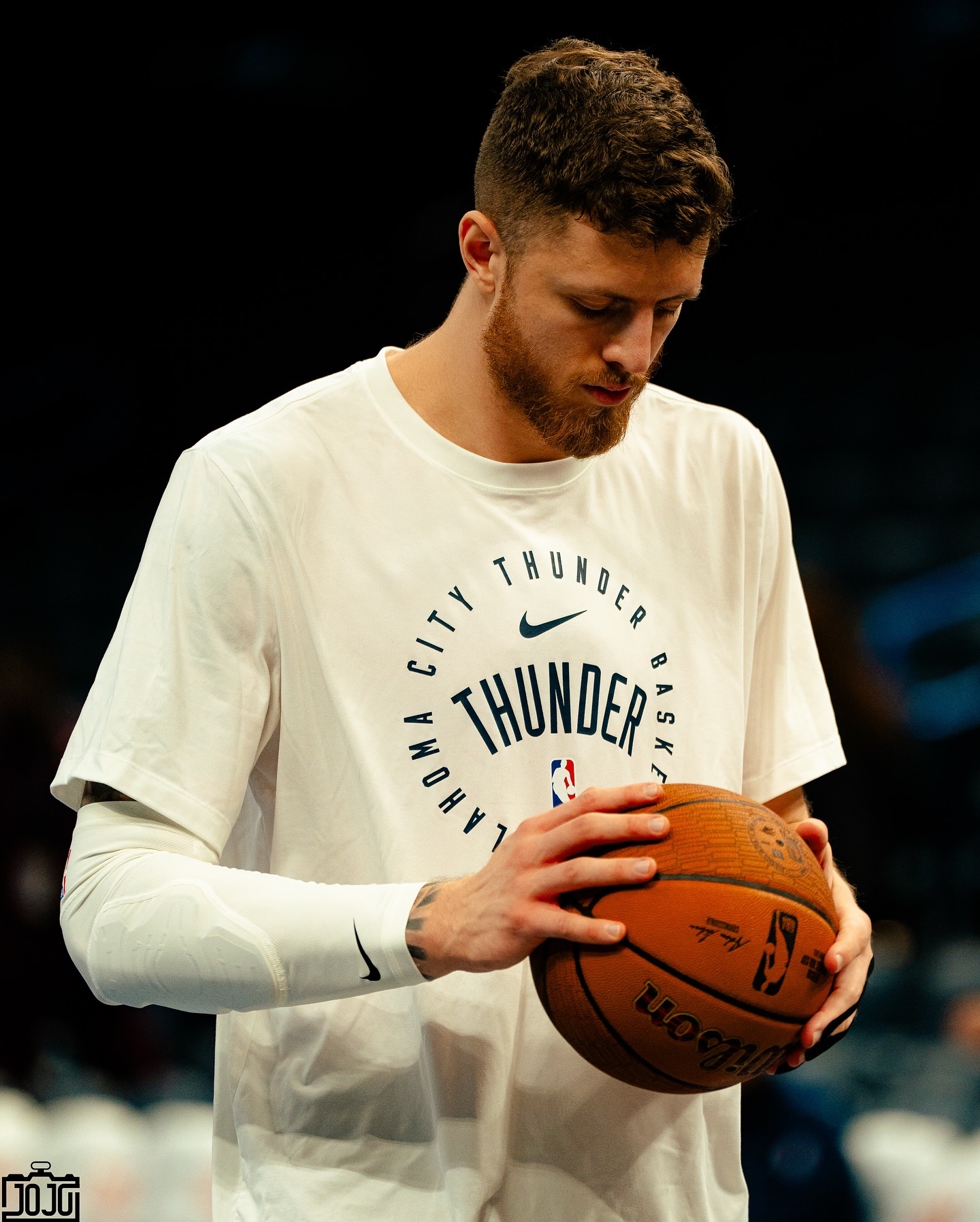  俄克拉荷马雷霆训练开放日，今晨完成体检引欢呼，欧篮联在即，球探报告显示潜力-爱游戏娱乐官网