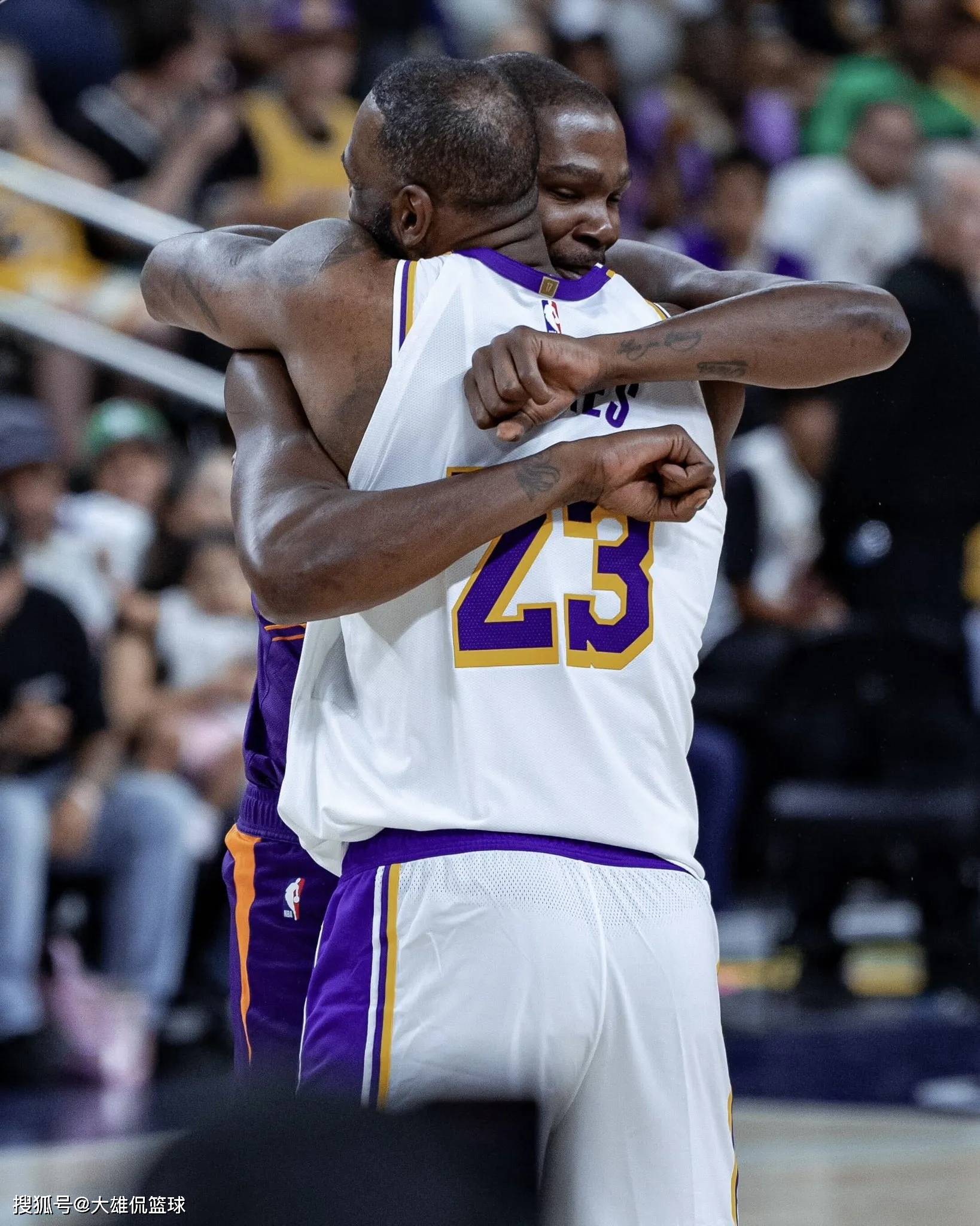 克里夫兰骑士迎NBA季后赛关键赛，今夜篮板制胜，更衣室稳定，心理建设被强调的简单介绍-爱游戏官方